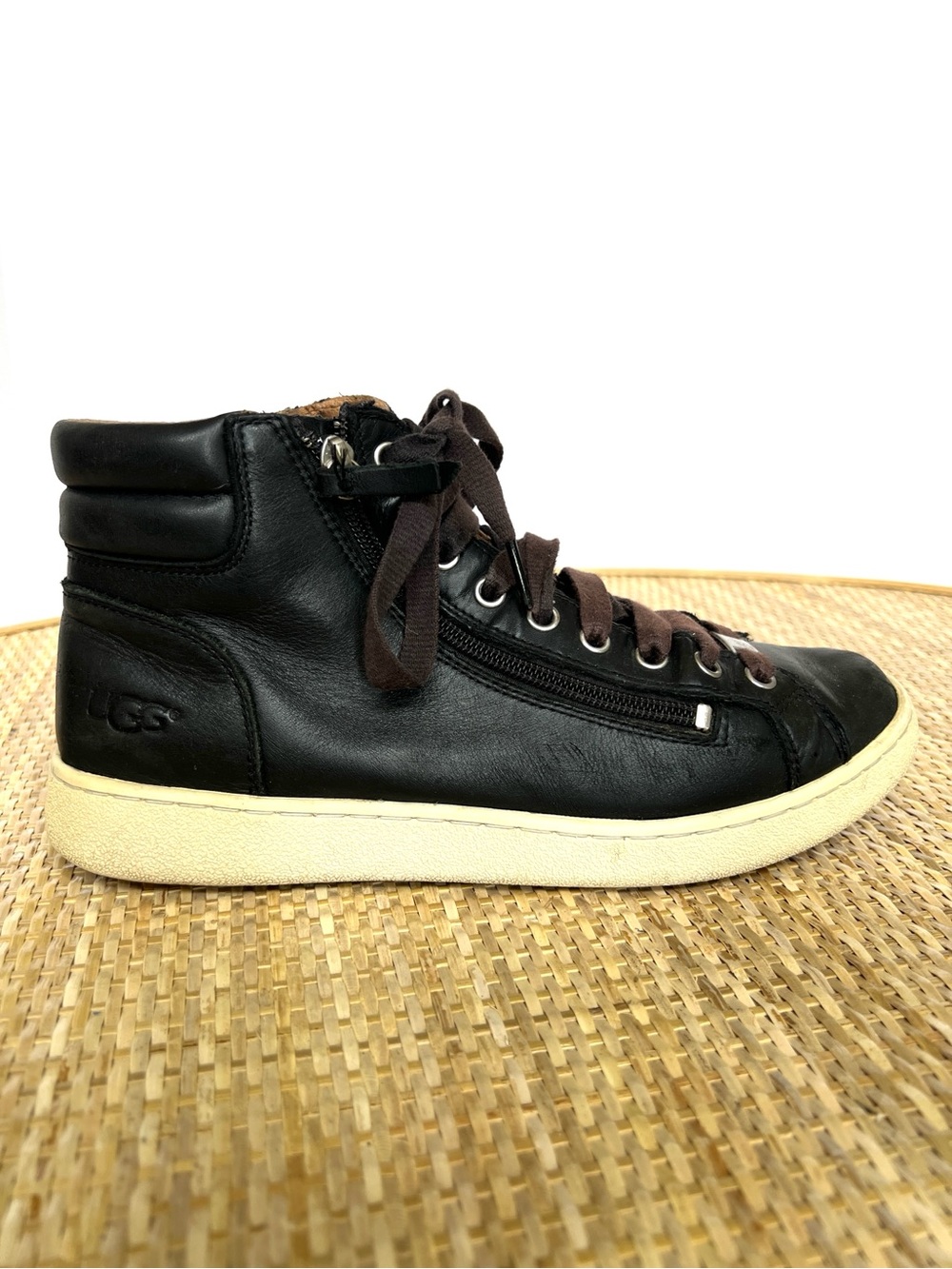 UGG Women's Olive High-Top Sneakers black leather lace up lateral zip 9